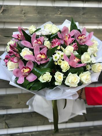 Букет цветов из: Розы и Хризантемы в Колобово