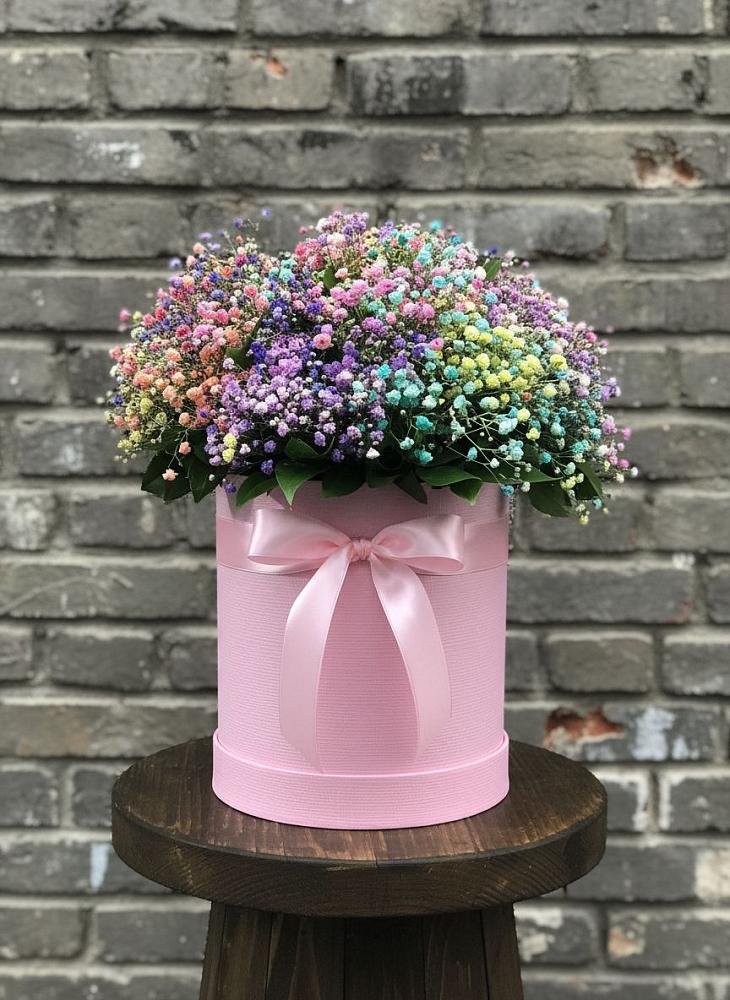 Цветочная композиция из Гипсофила и Розы в шляпной коробке в Колобово