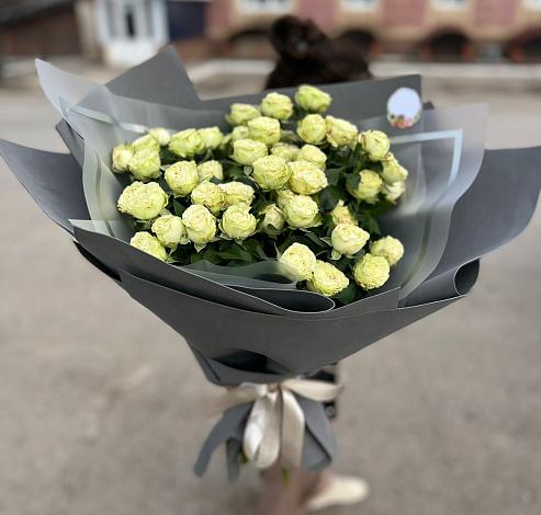 Букет Белые кустовые розы Солинеро в Колобово