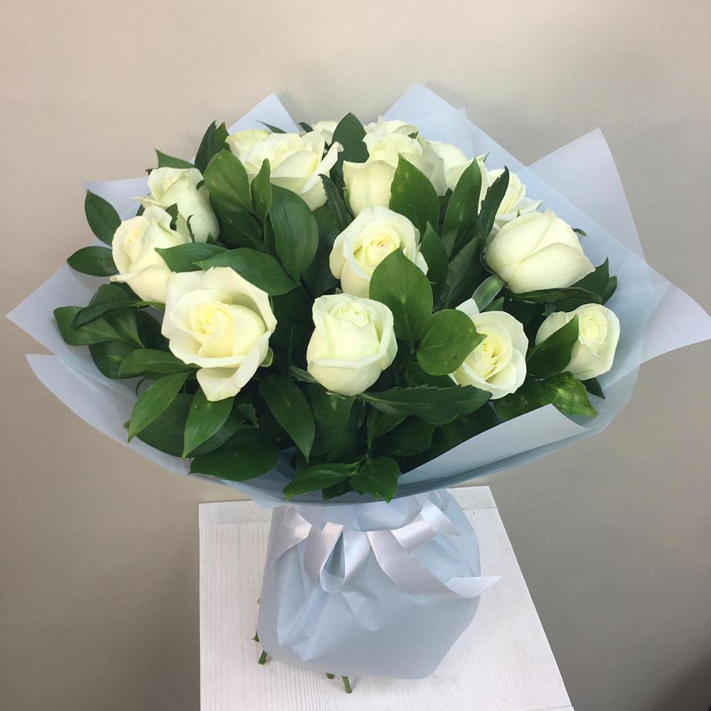 Букет 15 Белых роз Проуд в Колобово