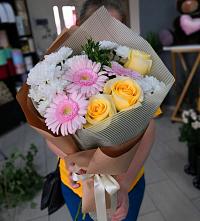 Букет цветов из:  Герберы, Розы и Хризантемы в Колобово