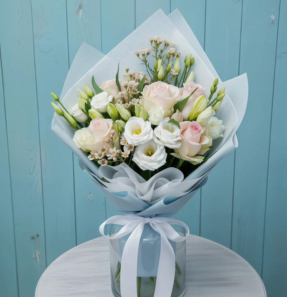 Букет цветов из: Розы и Лизиантусы в Колобово