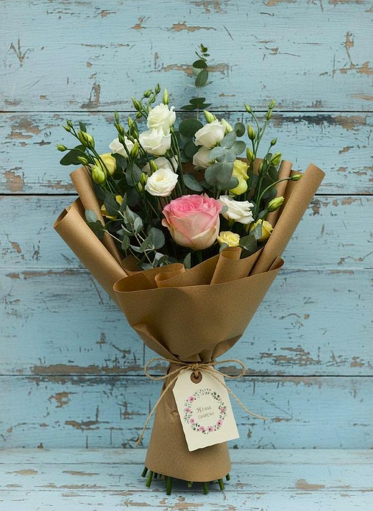 Букет цветов из: Розы и Лизиантусы в Колобово