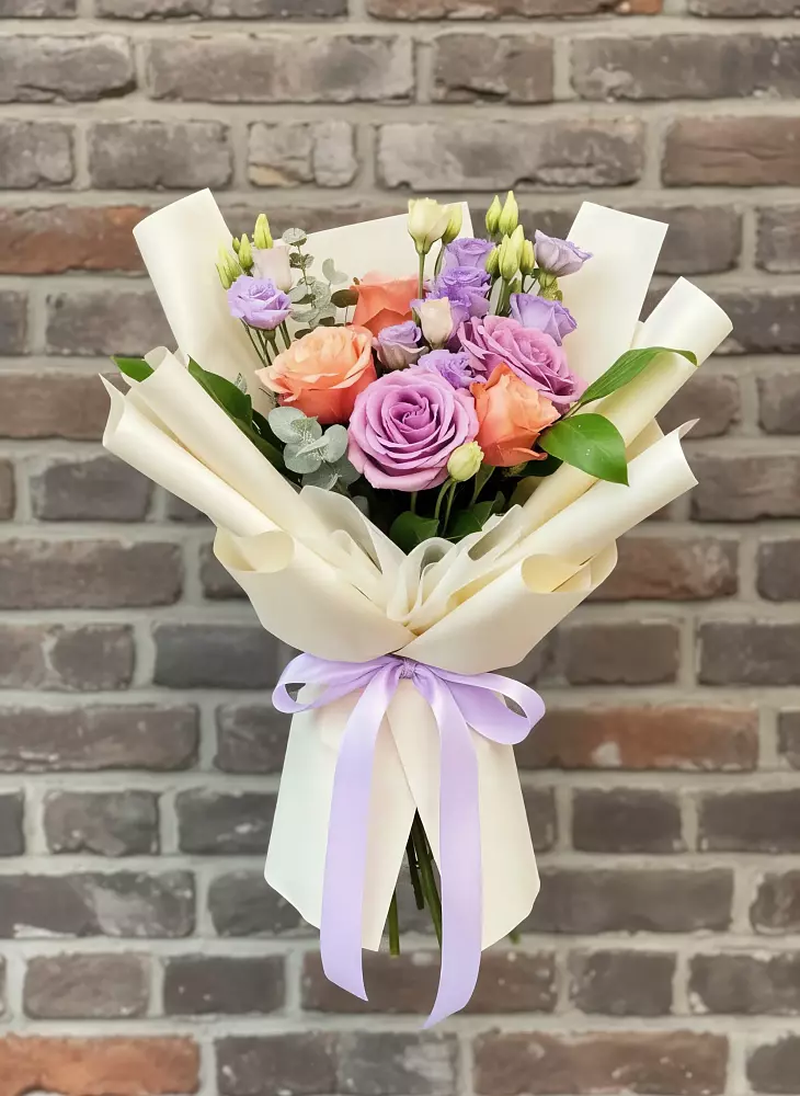 Букет цветов из: Лизиантусы и Розы в Колобово