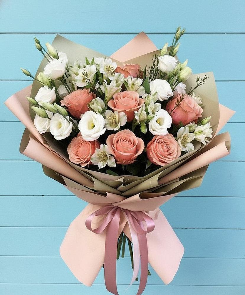 Букет цветов из: Розы, Альстромерии и Лизиантусы в Колобово