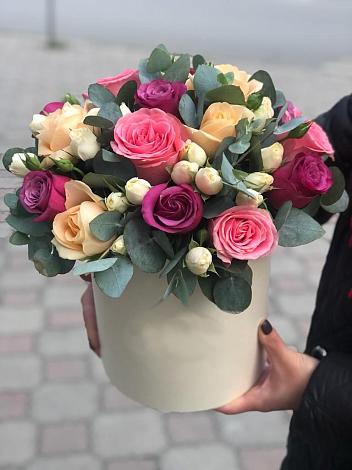 Цветочная композиция из Розы в шляпной коробке в Колобово
