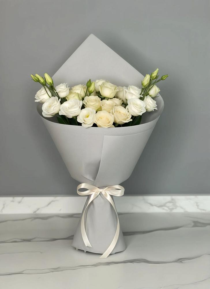 Букет цветов из: Розы и Лизиантусы в Колобово