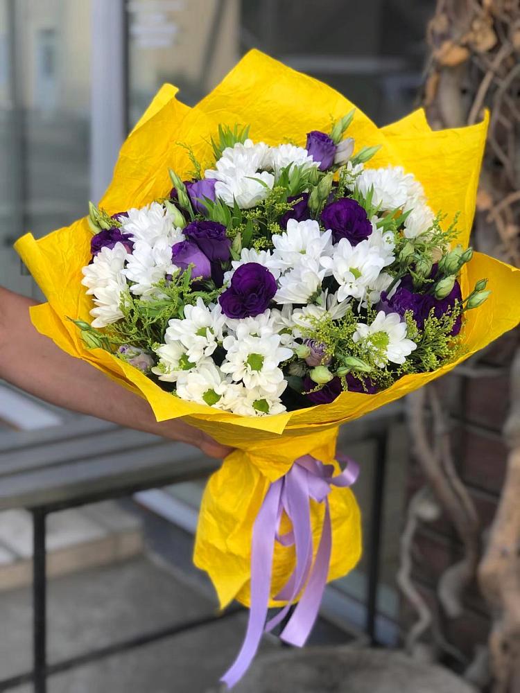 Букет цветов из: Ирисы, Хризантемы и Ромашки в Колобово