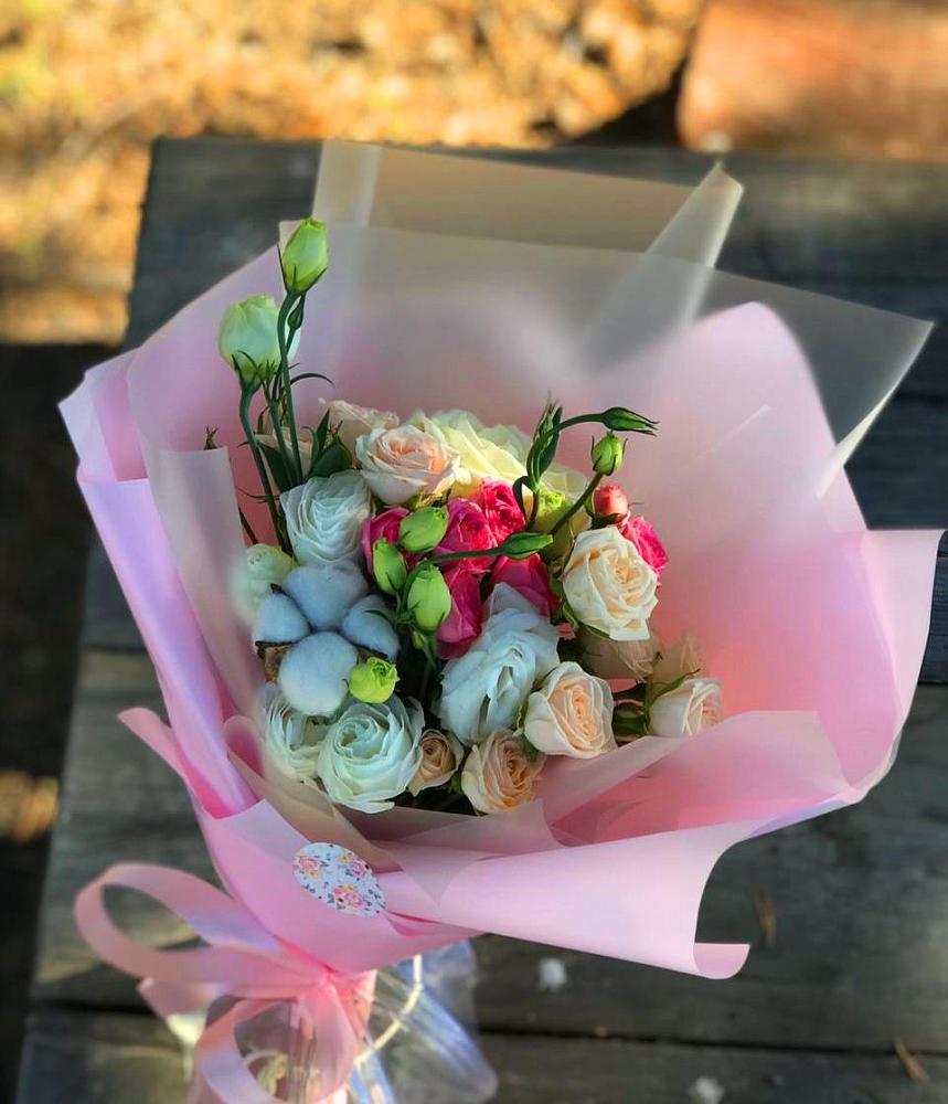 Букет цветов из: Розы и Лизиантусы в Колобово