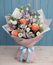 Букет цветов из:  Лизиантусы, Розы, Альстромерии и Гипсофила в Колобово