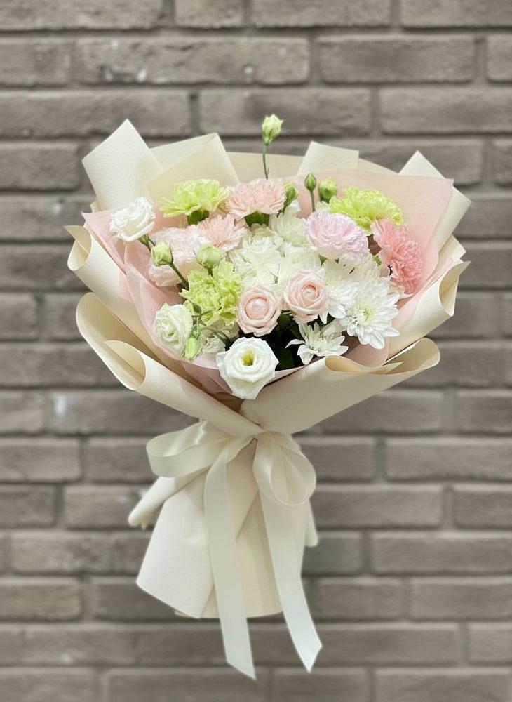 Букет цветов из: Гвоздики, Розы, Лизиантусы и Хризантемы в Колобово