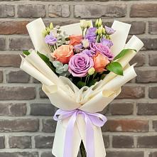 Букет цветов из:  Лизиантусы и Розы в Колобово