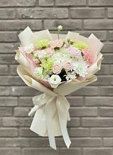 Букет цветов из:  Гвоздики, Розы, Лизиантусы и Хризантемы #REPLACE_PRED# Колобово