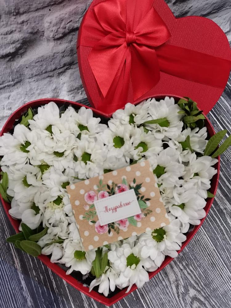 Цветочная композиция из Хризантемы в виде сердца в Колобово