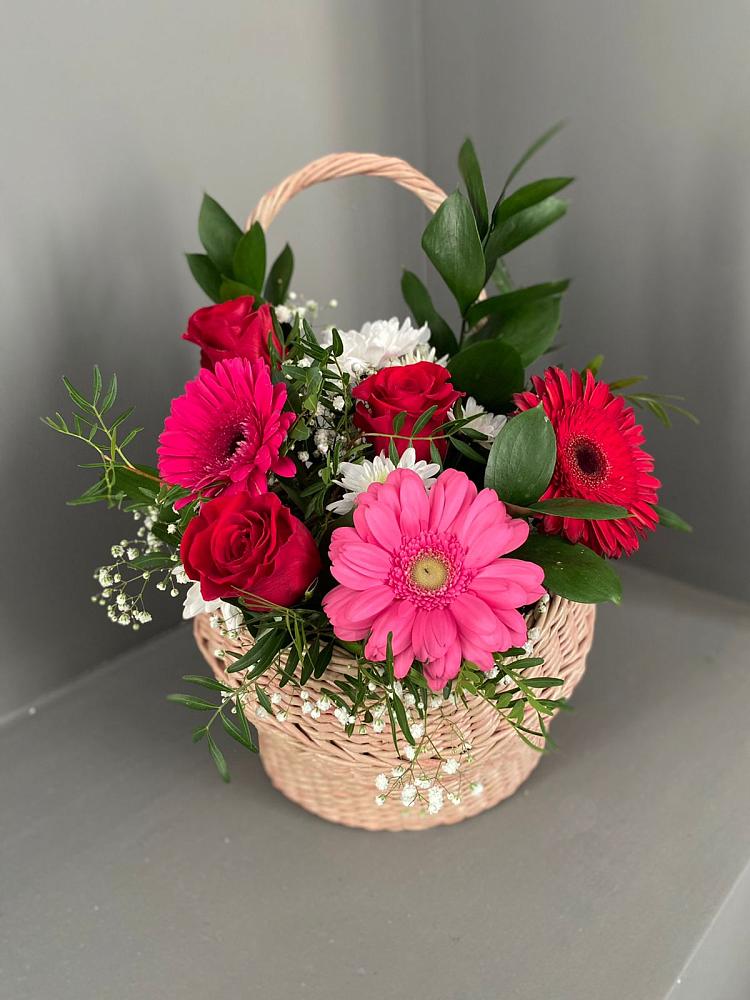 Цветочная композиция из Розы, Хризантемы и Герберы в корзине в Колобово