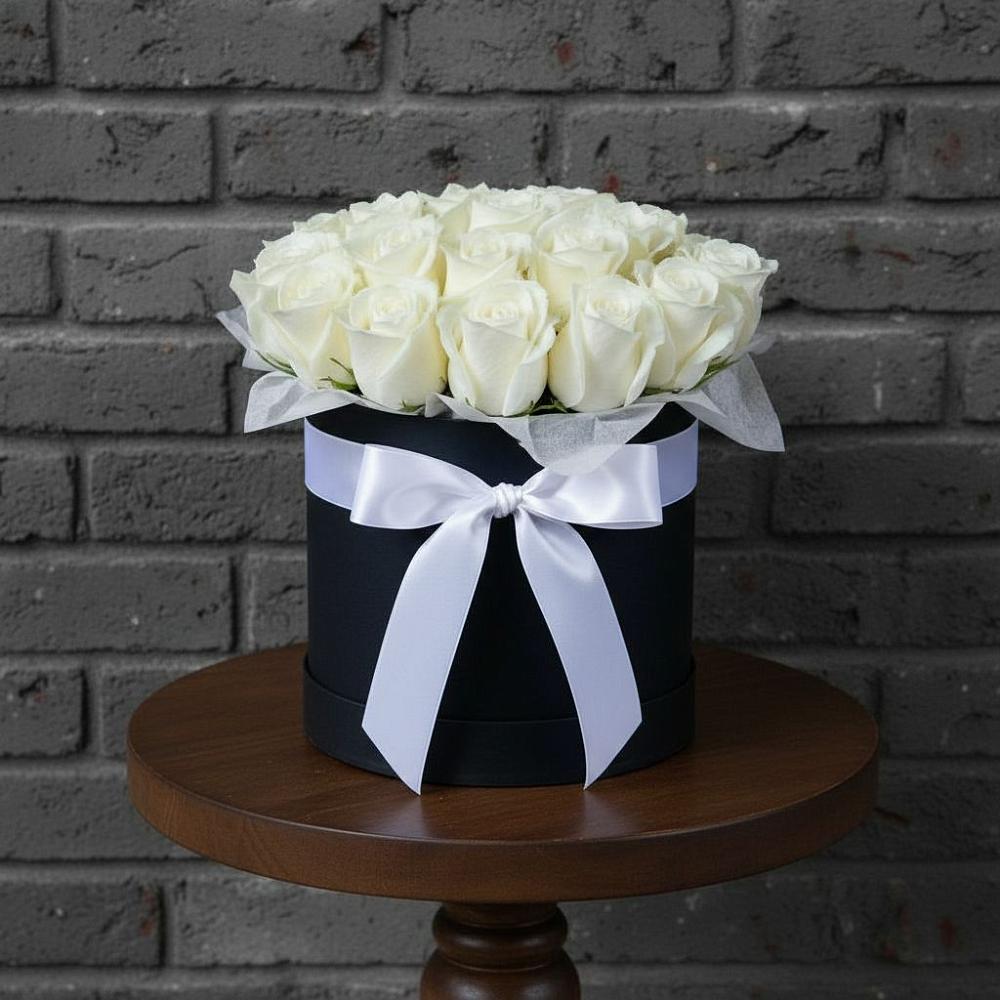 Цветочная композиция из Розы в шляпной коробке в Колобово