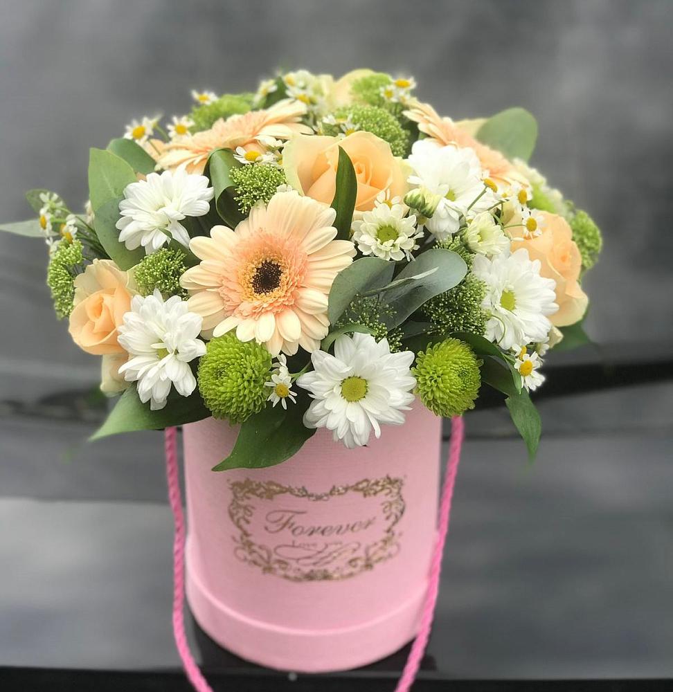 Цветочная композиция из Розы, Герберы и Хризантемы в шляпной коробке в Колобово