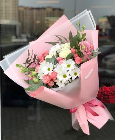 Букет цветов из: Розы, Лизиантусы и Хризантемы в Колобово