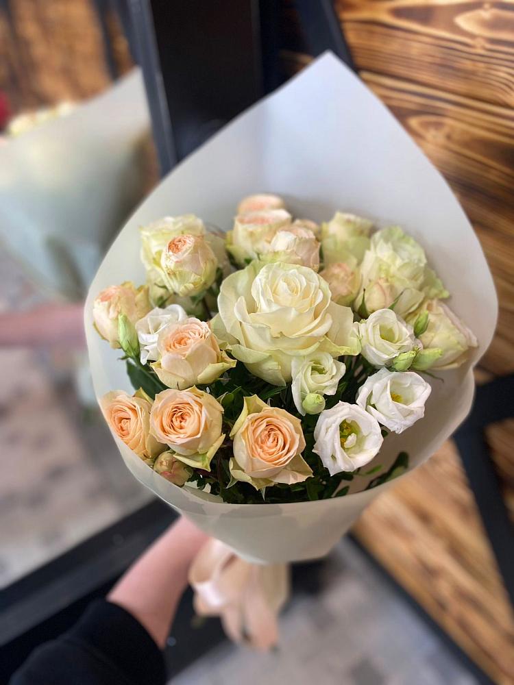 Букет цветов из: Розы и Лизиантусы в Колобово