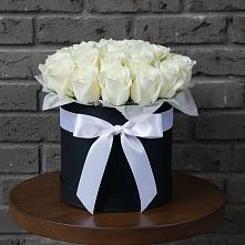 Цветочная композиция из Розы в шляпной коробке в Колобово